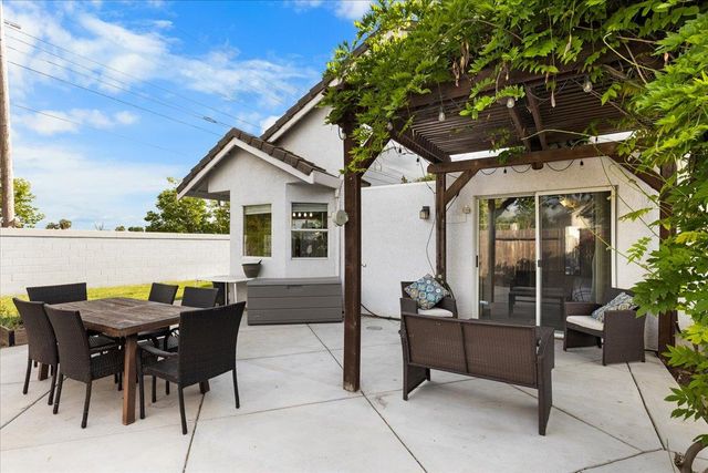 4391 Burgess Dr, Sacramento, CA 95838