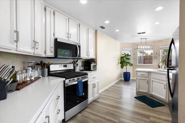 4391 Burgess Dr, Sacramento, CA 95838