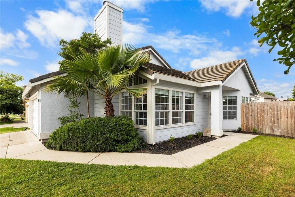 4391 Burgess Dr, Sacramento, CA 95838