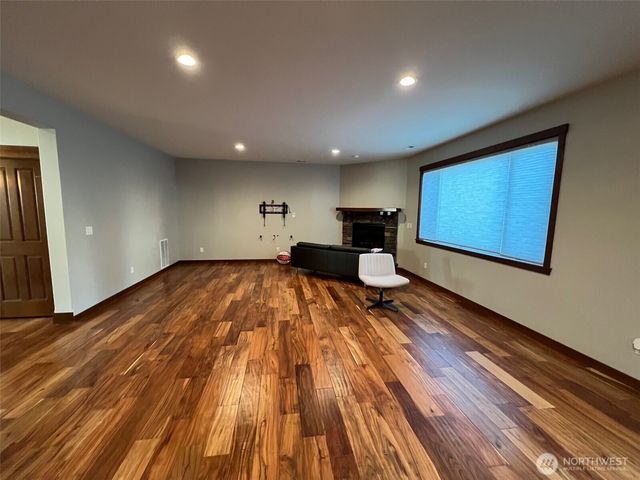 8715 185th Street Ct E, Puyallup, WA 98375