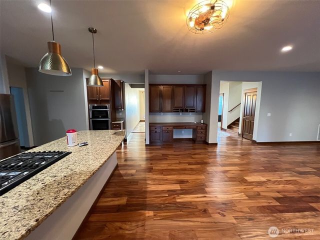 8715 185th Street Ct E, Puyallup, WA 98375