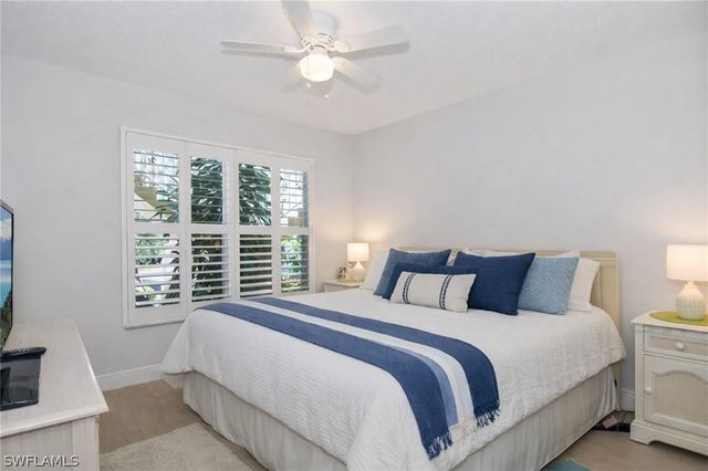 1250 Yesica Ann CIR E102, Naples, FL 34110