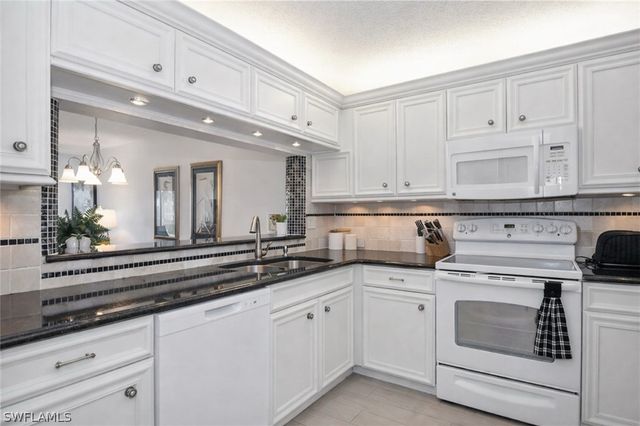 1250 Yesica Ann CIR E102, Naples, FL 34110