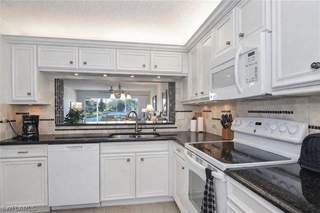 1250 Yesica Ann CIR E102, Naples, FL 34110