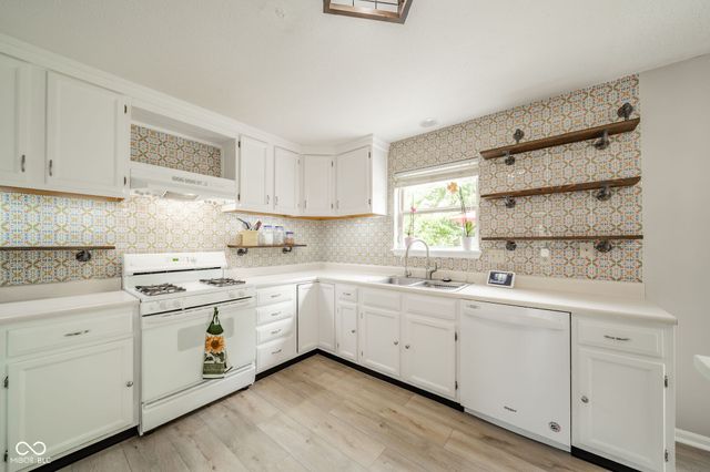 12543 Geist Cove Drive, Indianapolis, IN 46236