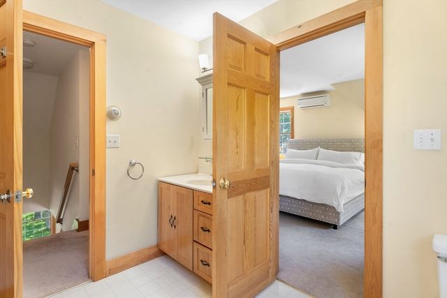 111 Charles Neck Way, West Tisbury, MA 02575