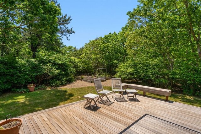 111 Charles Neck Way, West Tisbury, MA 02575