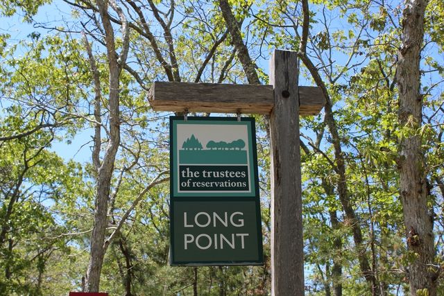 111 Charles Neck Way, West Tisbury, MA 02575