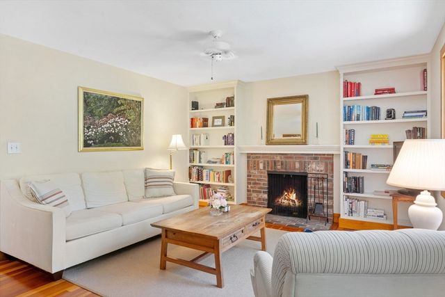 111 Charles Neck Way, West Tisbury, MA 02575