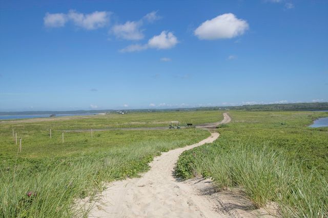 111 Charles Neck Way, West Tisbury, MA 02575