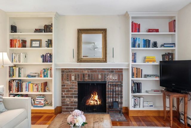 111 Charles Neck Way, West Tisbury, MA 02575