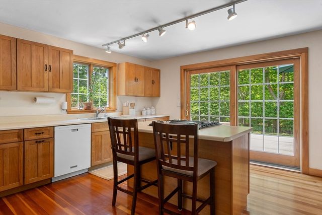 111 Charles Neck Way, West Tisbury, MA 02575