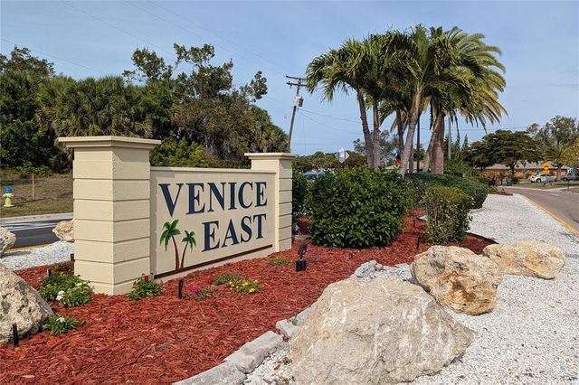 285 LORRAINE AVENUE, Venice, FL 34293