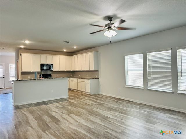 8907 Ladbroke Grove, Converse, TX 78109