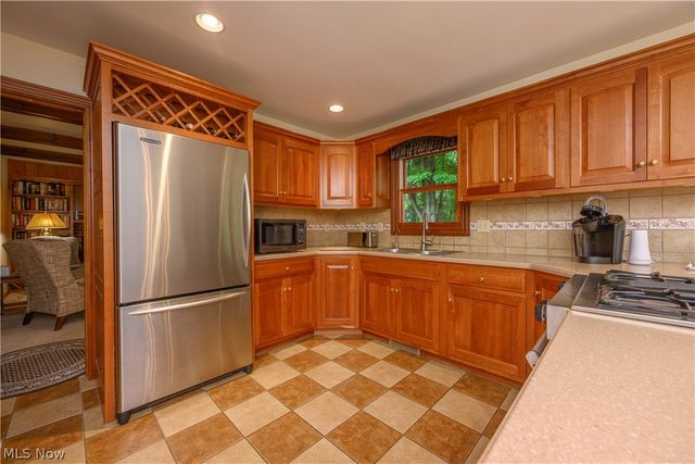 3820 Valley Drive, Norton, OH 44203