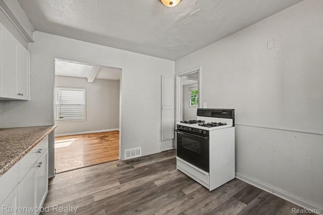 7528 Hudson Avenue, Warren, MI 48091