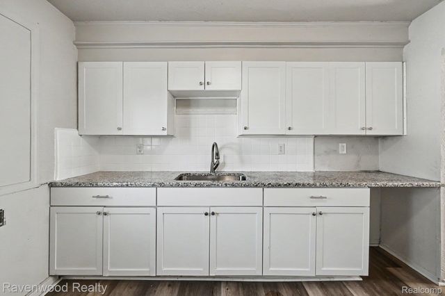 7528 Hudson Avenue, Warren, MI 48091