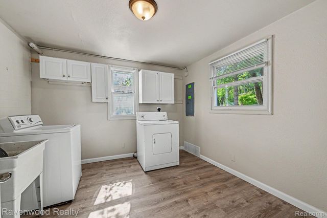 7528 Hudson Avenue, Warren, MI 48091