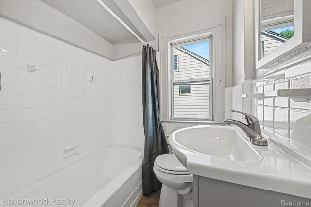 7528 Hudson Avenue, Warren, MI 48091