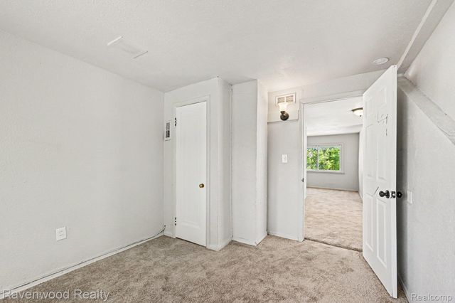 7528 Hudson Avenue, Warren, MI 48091