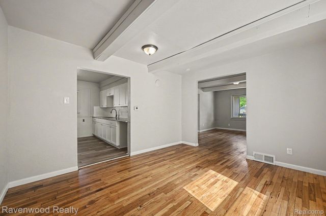 7528 Hudson Avenue, Warren, MI 48091