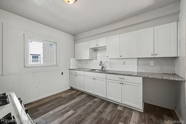 7528 Hudson Avenue, Warren, MI 48091