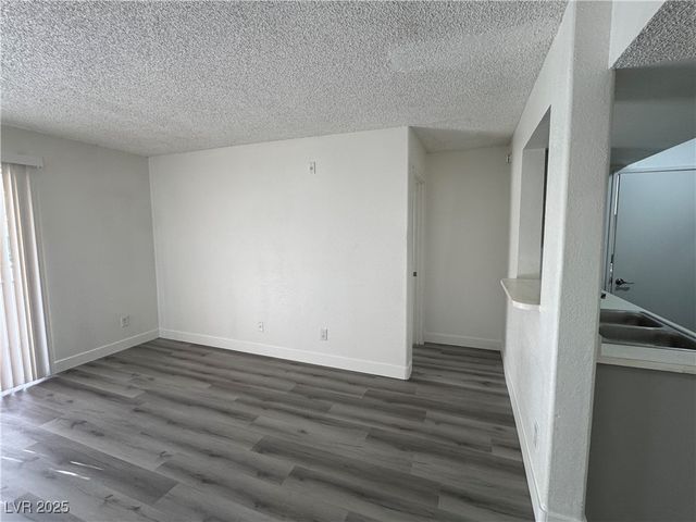 5250 Mission Carmel Lane 103, Las Vegas, NV 89107