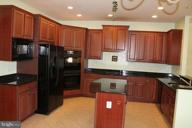 24907 EARLSFORD DR, Chantilly, VA 20152