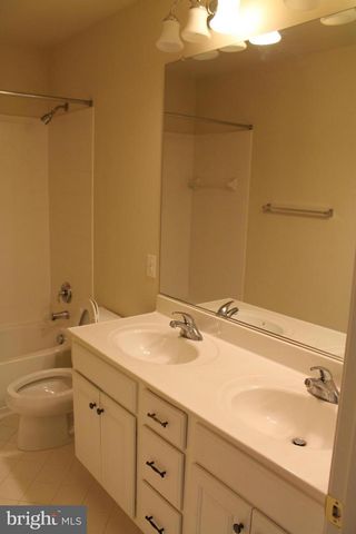 24907 EARLSFORD DR, Chantilly, VA 20152