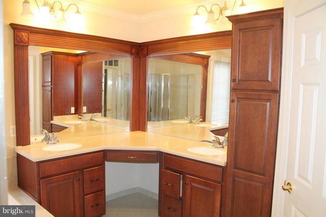24907 EARLSFORD DR, Chantilly, VA 20152