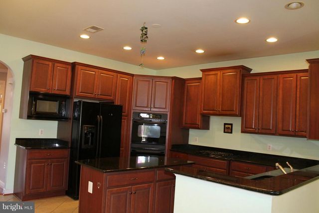 24907 EARLSFORD DR, Chantilly, VA 20152