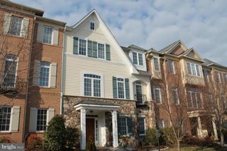 24907 EARLSFORD DR, Chantilly, VA 20152