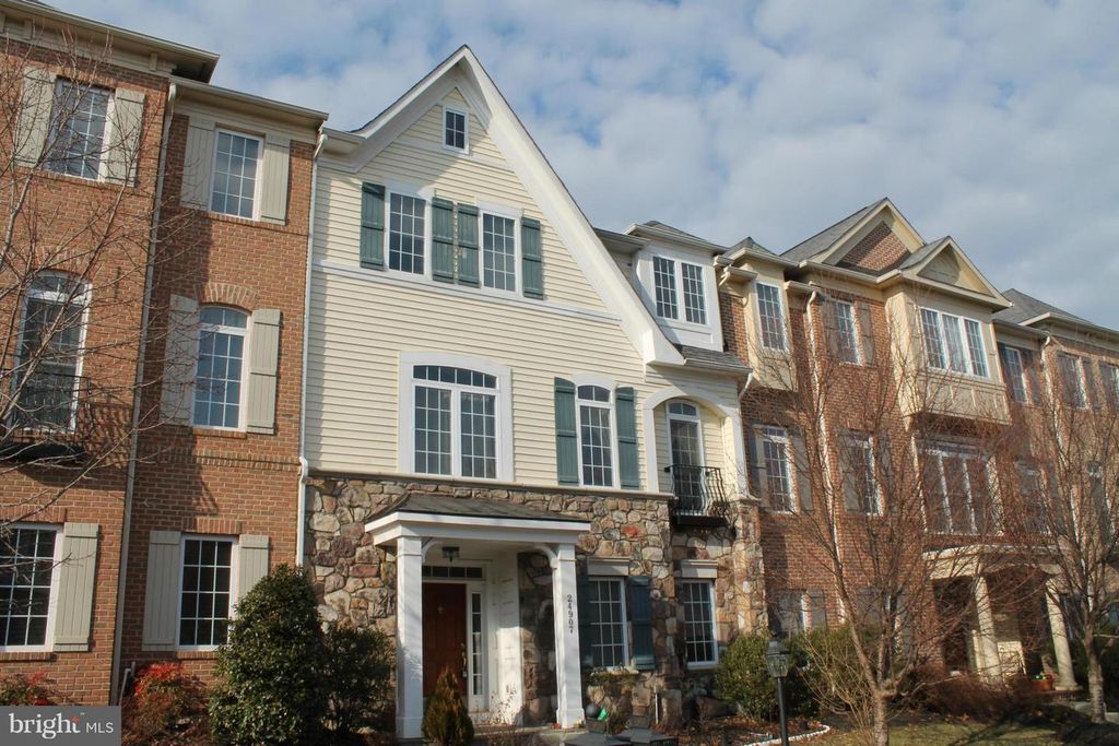 24907 EARLSFORD DR, Chantilly, VA 20152