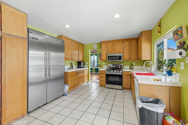 14459 Bailey Ct, Victorville, CA 92394