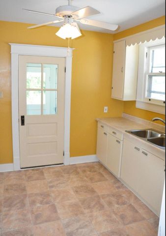 3829 Elmwood Ave, Louisville, KY 40207