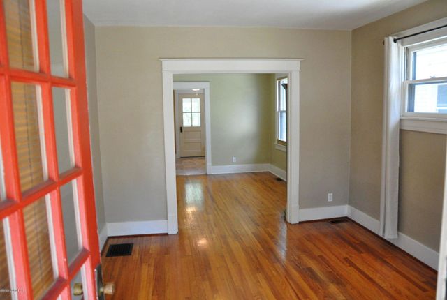 3829 Elmwood Ave, Louisville, KY 40207