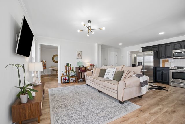 2418C Abbott Martin Rd, Nashville, TN 37215