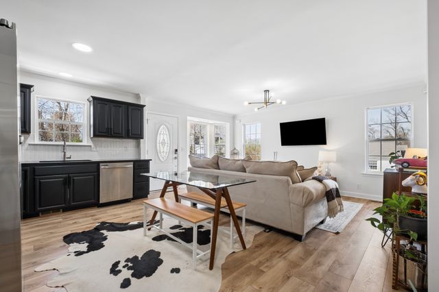 2418C Abbott Martin Rd, Nashville, TN 37215