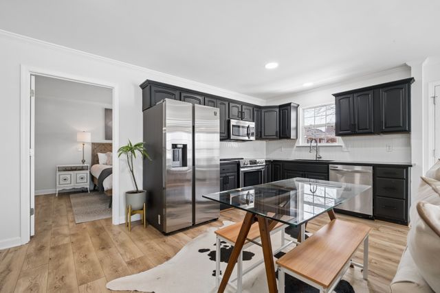 2418C Abbott Martin Rd, Nashville, TN 37215