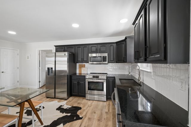 2418C Abbott Martin Rd, Nashville, TN 37215