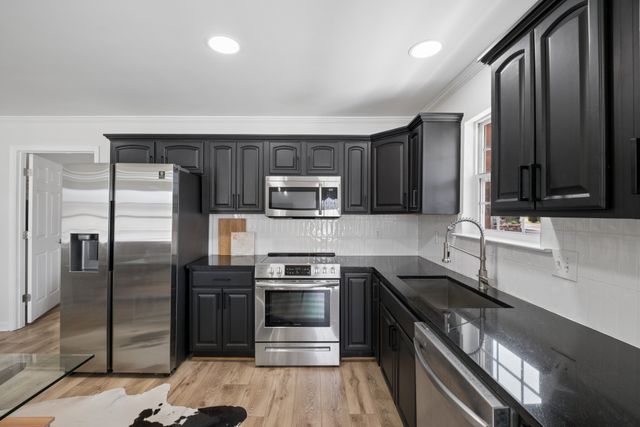 2418C Abbott Martin Rd, Nashville, TN 37215
