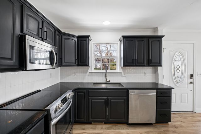 2418C Abbott Martin Rd, Nashville, TN 37215