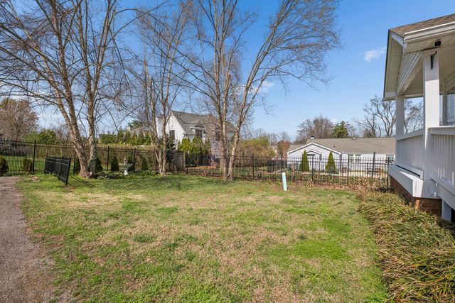 2418C Abbott Martin Rd, Nashville, TN 37215