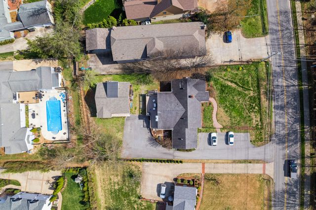 2418C Abbott Martin Rd, Nashville, TN 37215