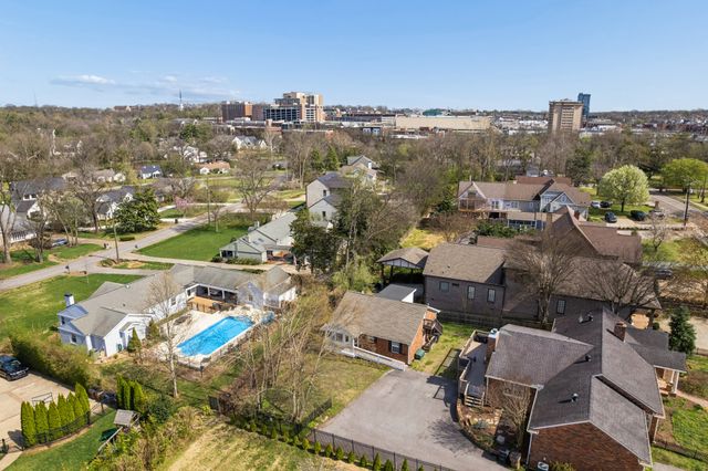 2418C Abbott Martin Rd, Nashville, TN 37215