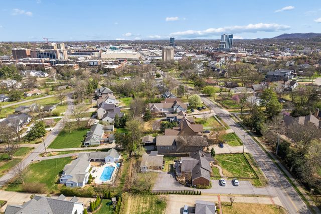 2418C Abbott Martin Rd, Nashville, TN 37215