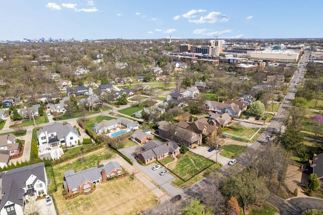 2418C Abbott Martin Rd, Nashville, TN 37215