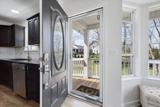 2418C Abbott Martin Rd, Nashville, TN 37215