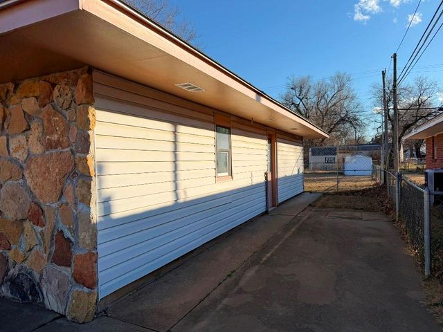 1329 W Thompson Avenue, Enid, OK 73703