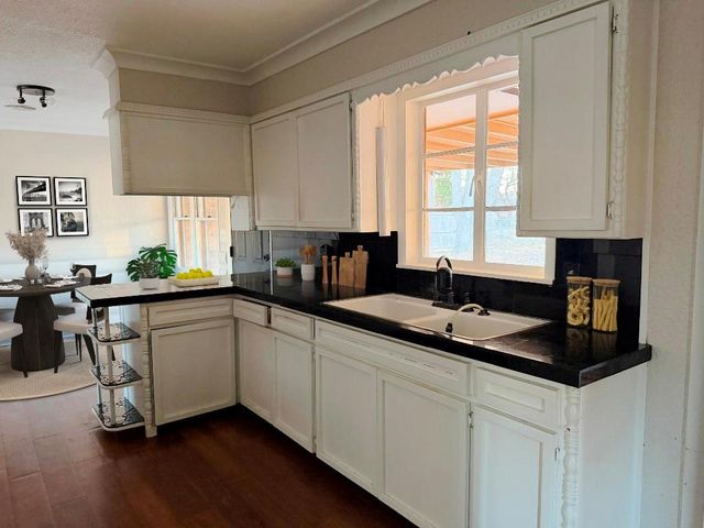 1329 W Thompson Avenue, Enid, OK 73703